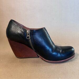 Kork-Ease Booties Women’s Holmes Ankle Wedge Side Zip Black Leather Boots US 8 M